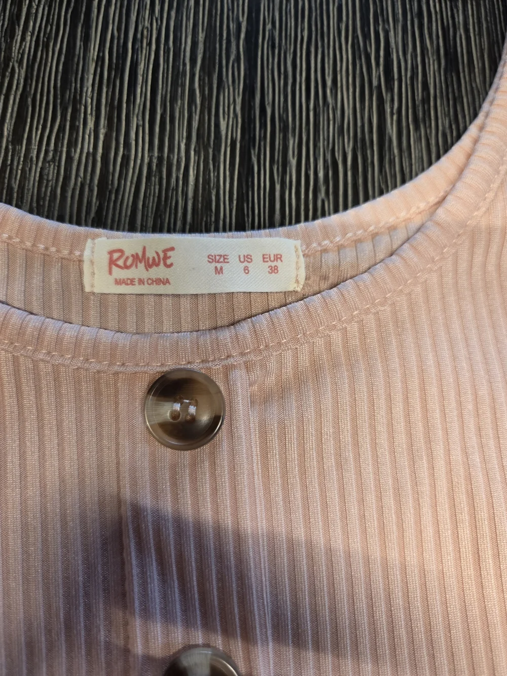 ROMWE Blush Pink Ribbed Button-Front Crop Tank - Picture 3 of 4